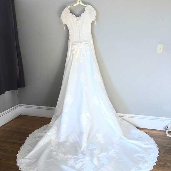 Vintage Never worn Ivory Bridal Gown size 10 - Picture 2 of 5